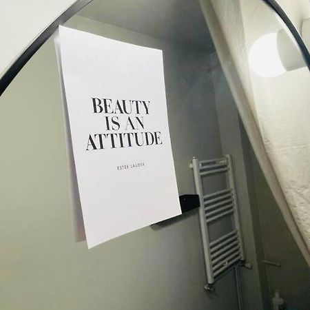 Chic Retreat Timisoara Apartment Ngoại thất bức ảnh